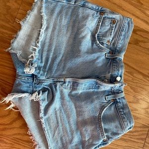 Levi’s Womens Lightwash Shorts